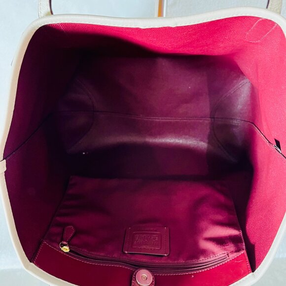 Coach LOVE Purse - Picture 3 of 4